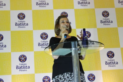 Colégio Batista promove palestra em Sete Lagoas com Cris Poli, a apresentadora do Supernanny