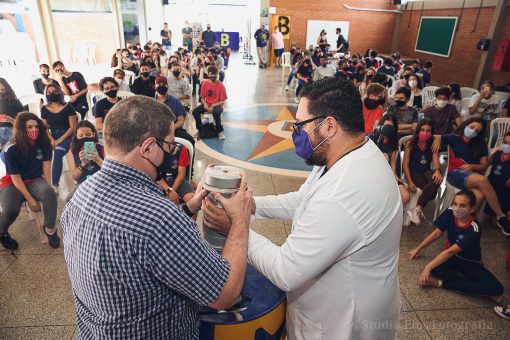 Estudantes de Uberlândia participam de abertura de cápsula do tempo